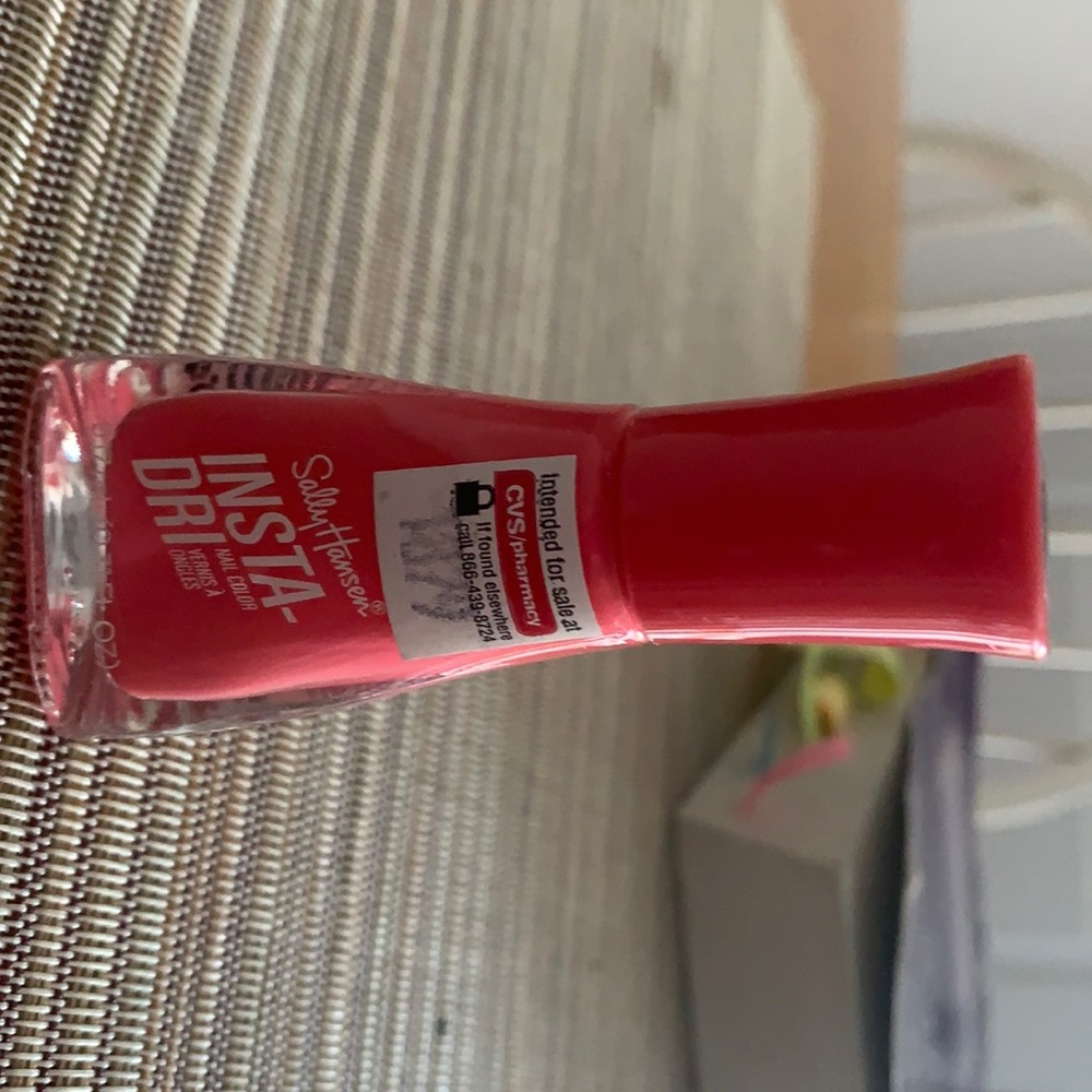 Sally Hansen Peachy Breeze (free when bundled)